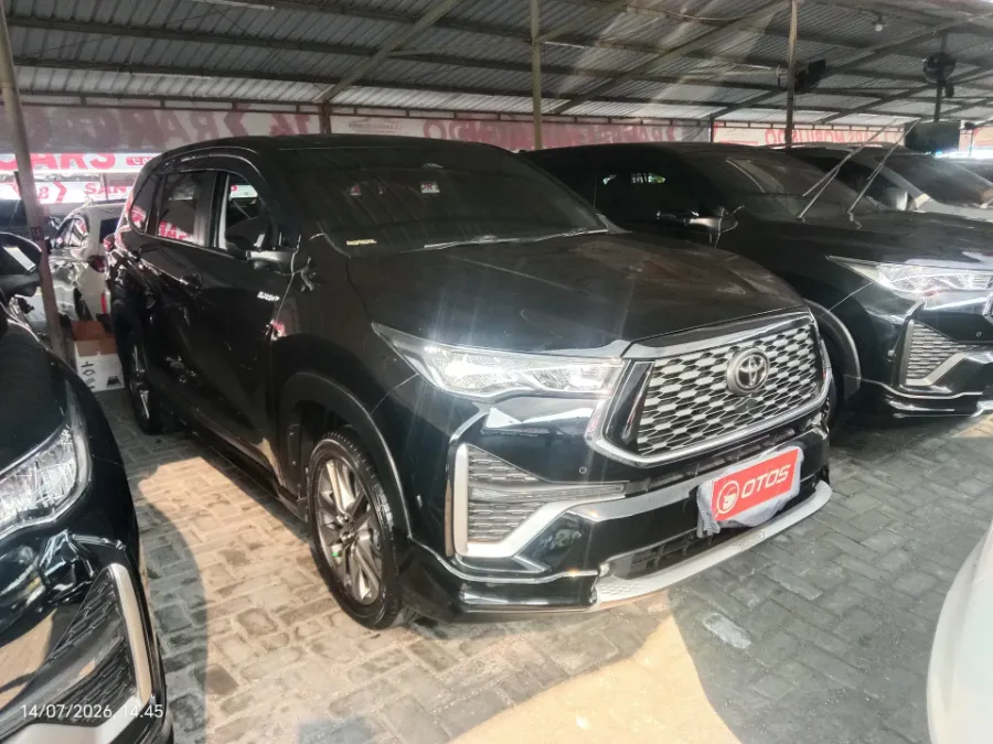 Foto Mobil Bekas Kanan Depan Toyota Kijang Innova 2.0 Zenix Q HV CVT TSS tahun 2023