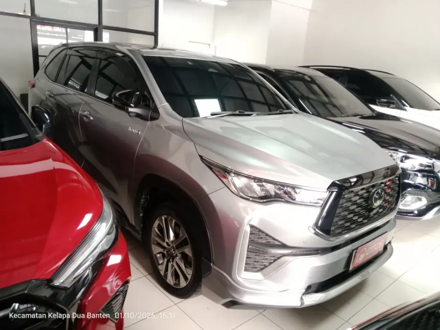 Foto Mobil Bekas Kanan Depan Toyota Kijang Innova 2.0 Zenix Q HV CVT TSS tahun 2023