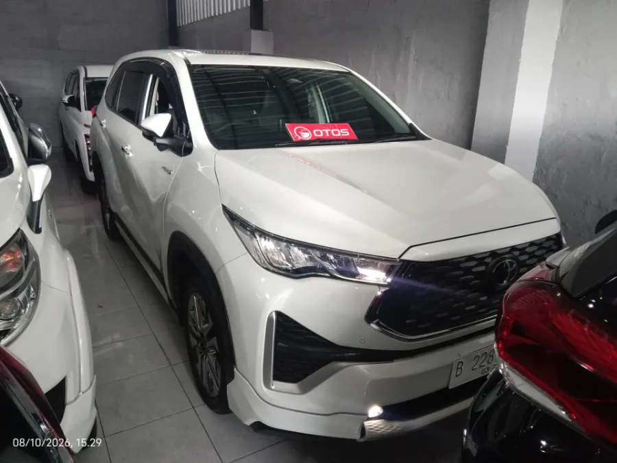 Foto Mobil Bekas Kanan Depan Toyota Kijang Innova 2.0 Zenix Q HV CVT TSS tahun 2023