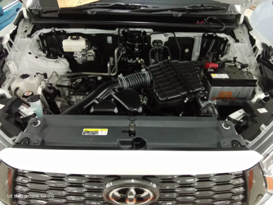 Foto Mobil Bekas Mesin Toyota Kijang Innova 2.0 Zenix Q HV CVT TSS tahun 2023