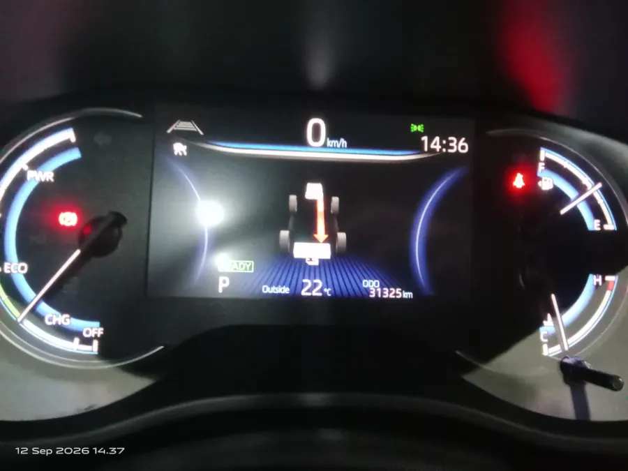 Foto Mobil Bekas Odometer Toyota Kijang Innova 2.0 Zenix Q HV CVT TSS tahun 2023