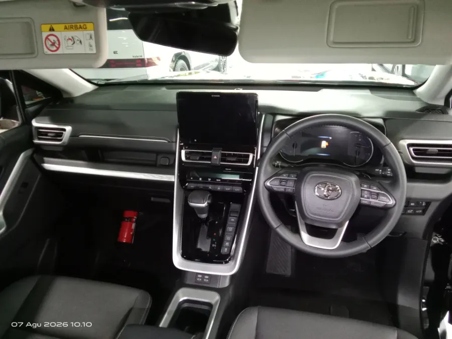 Foto Mobil Bekas Dashboard Toyota Kijang Innova 2.0 Zenix Q HV CVT TSS tahun 2024