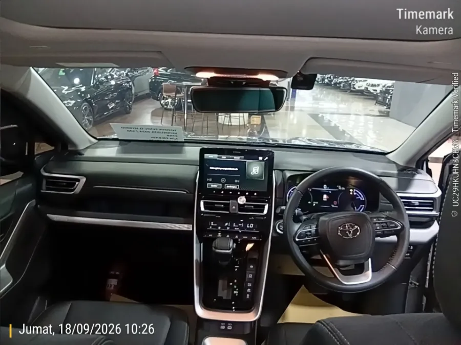 Foto Mobil Bekas Dashboard Toyota Kijang Innova 2.0 Zenix Q HV CVT TSS tahun 2024