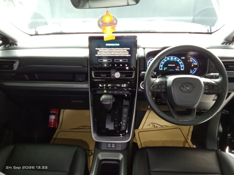 Foto Mobil Bekas Dashboard Toyota Kijang Innova 2.0 Zenix Q HV CVT TSS tahun 2024
