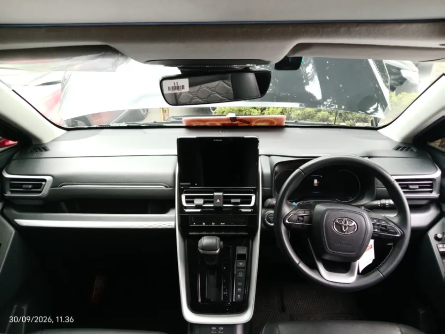 Foto Mobil Bekas Dashboard Toyota Kijang Innova 2.0 Zenix Q HV CVT TSS tahun 2024