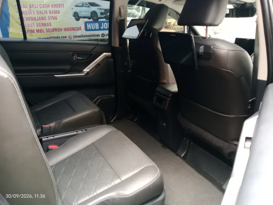 Foto Mobil Bekas Kabin Belakang Toyota Kijang Innova 2.0 Zenix Q HV CVT TSS tahun 2024