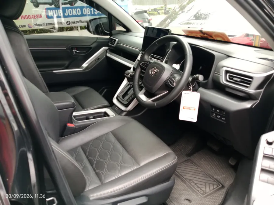Foto Mobil Bekas Kabin Depan Toyota Kijang Innova 2.0 Zenix Q HV CVT TSS tahun 2024