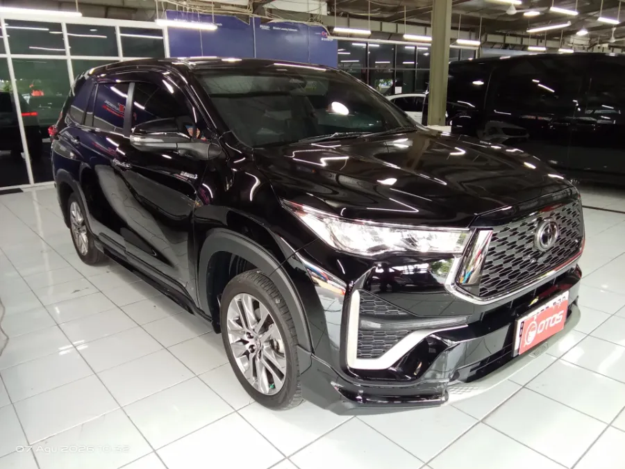 Foto Mobil Bekas Kanan Depan Toyota Kijang Innova 2.0 Zenix Q HV CVT TSS tahun 2024