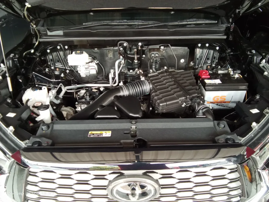 Foto Mobil Bekas Mesin Toyota Kijang Innova 2.0 Zenix Q HV CVT TSS tahun 2024