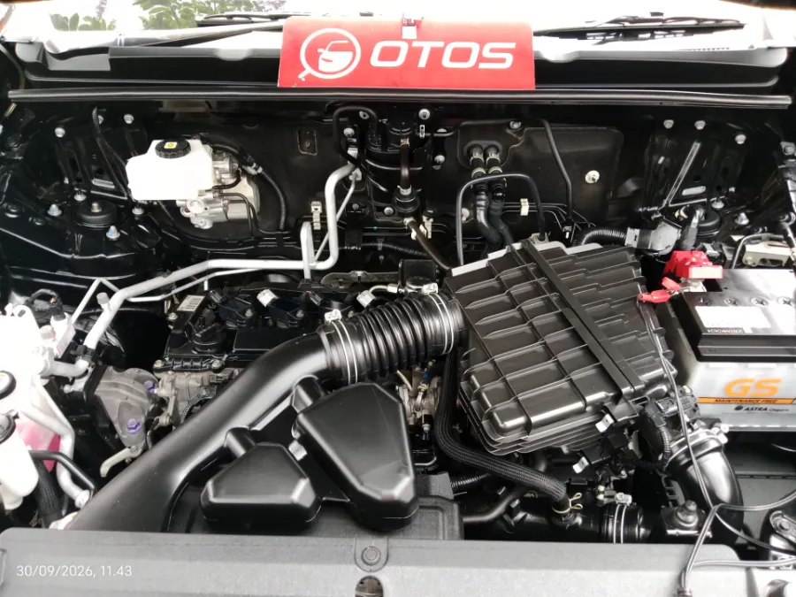 Foto Mobil Bekas Mesin Toyota Kijang Innova 2.0 Zenix Q HV CVT TSS tahun 2024