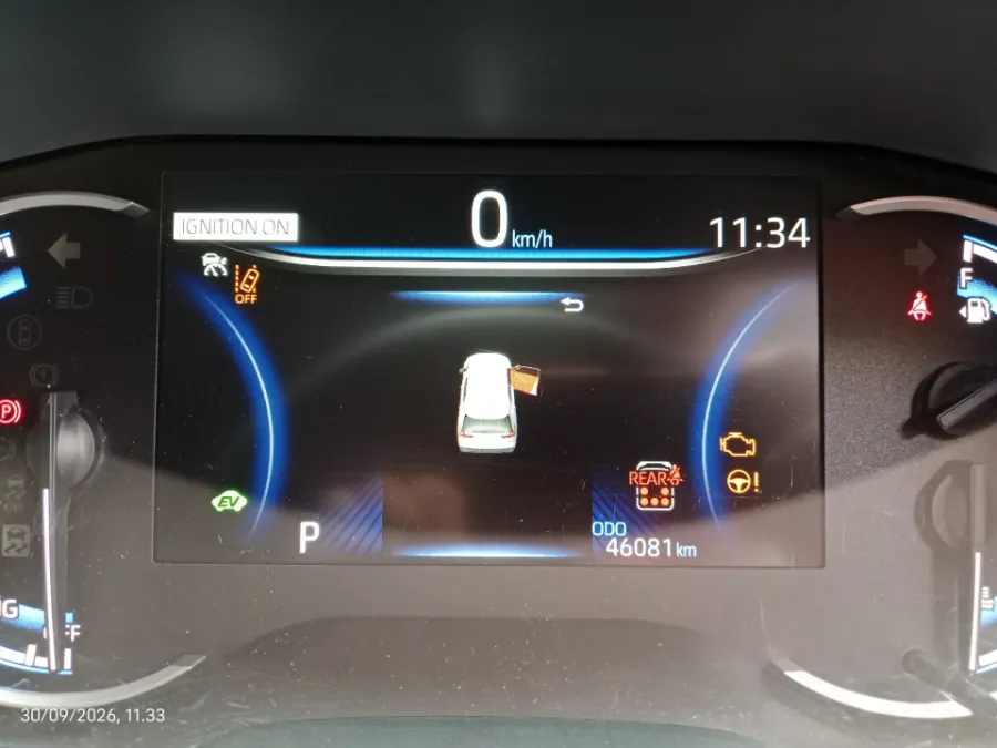 Foto Mobil Bekas Odometer Toyota Kijang Innova 2.0 Zenix Q HV CVT TSS tahun 2024