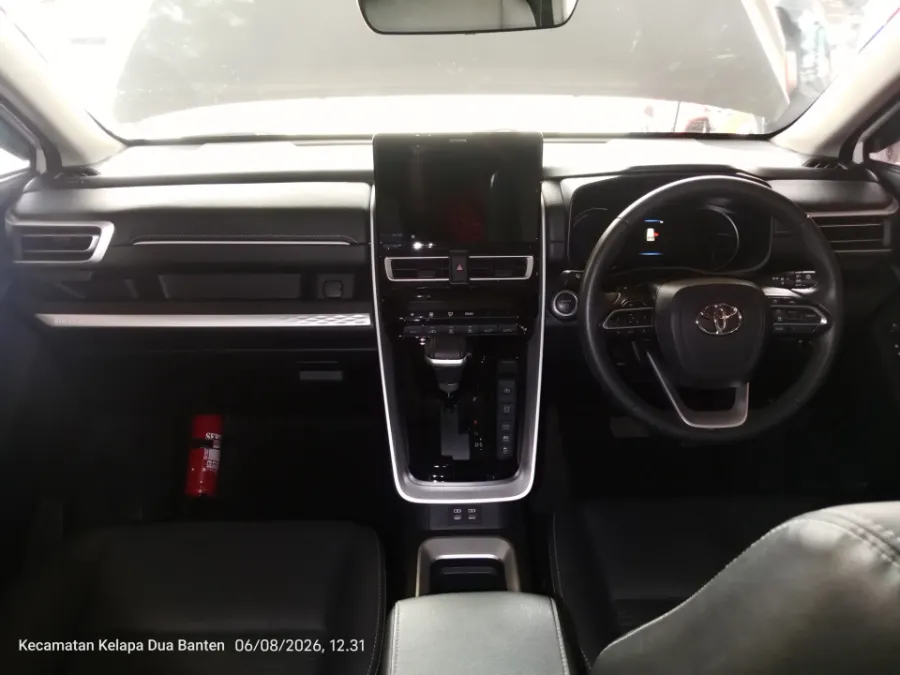 Foto Mobil Bekas Dashboard Toyota Kijang Innova 2.0 Zenix Q HV CVT TSS tahun 2025