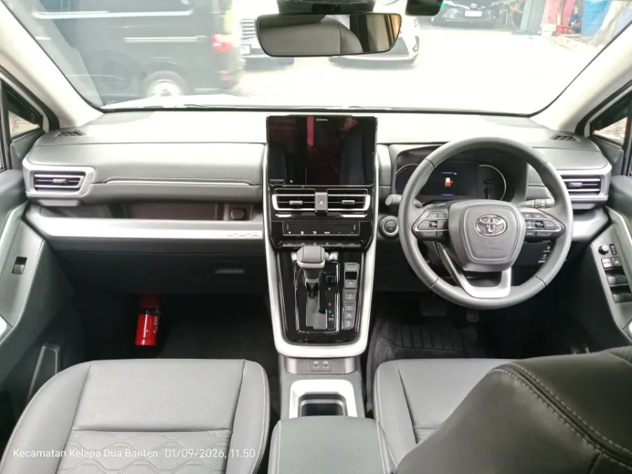 Foto Mobil Bekas Dashboard Toyota Kijang Innova 2.0 Zenix Q HV CVT TSS tahun 2025