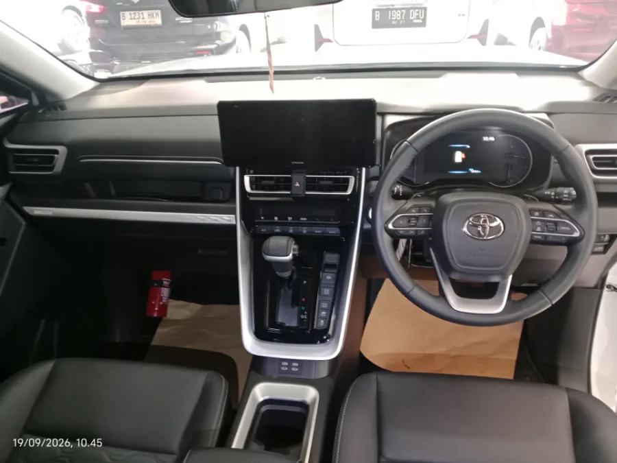 Foto Mobil Bekas Dashboard Toyota Kijang Innova 2.0 Zenix Q HV CVT TSS tahun 2025
