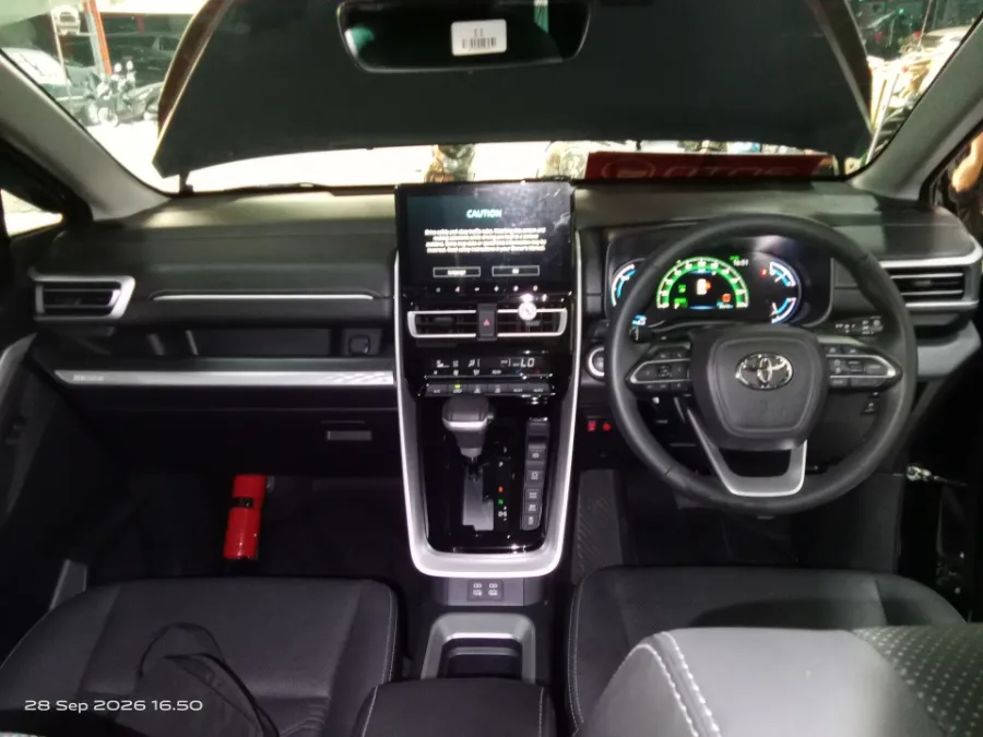 Foto Mobil Bekas Dashboard Toyota Kijang Innova 2.0 Zenix Q HV CVT TSS tahun 2025