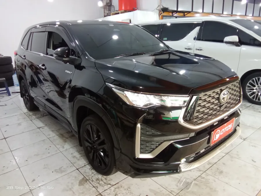 Foto Mobil Bekas Kanan Depan Toyota Kijang Innova 2.0 Zenix Q HV CVT TSS tahun 2025