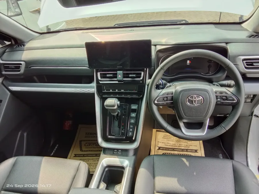 Foto Mobil Bekas Dashboard Toyota Kijang Innova 2.0 Zenix Q HV CVT TSS tahun 2026