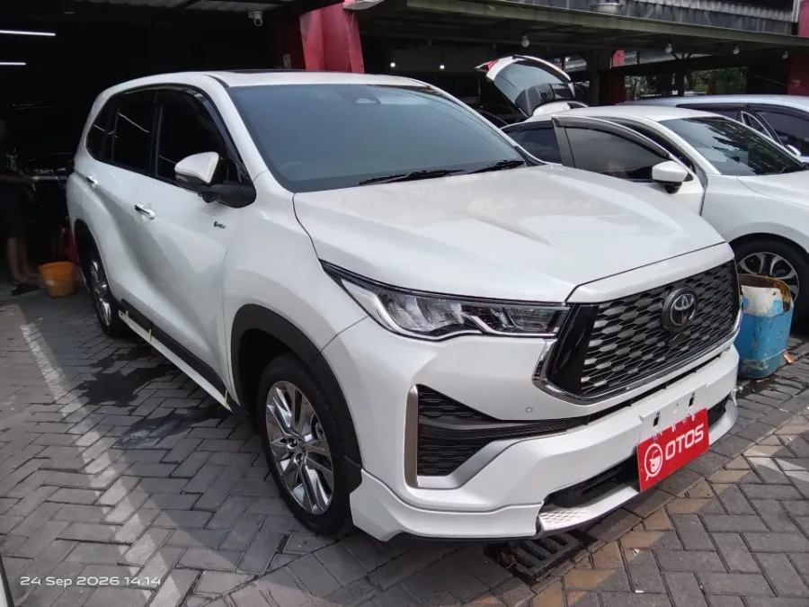 Foto Mobil Bekas Kanan Depan Toyota Kijang Innova 2.0 Zenix Q HV CVT TSS tahun 2026