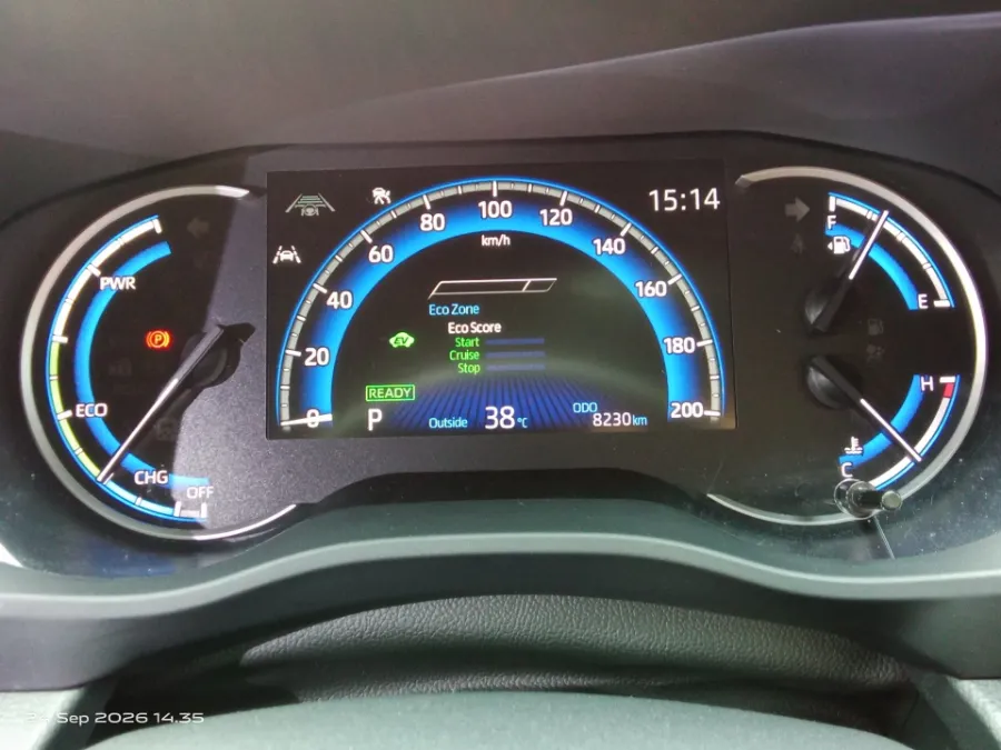 Foto Mobil Bekas Odometer Toyota Kijang Innova 2.0 Zenix Q HV CVT TSS tahun 2026