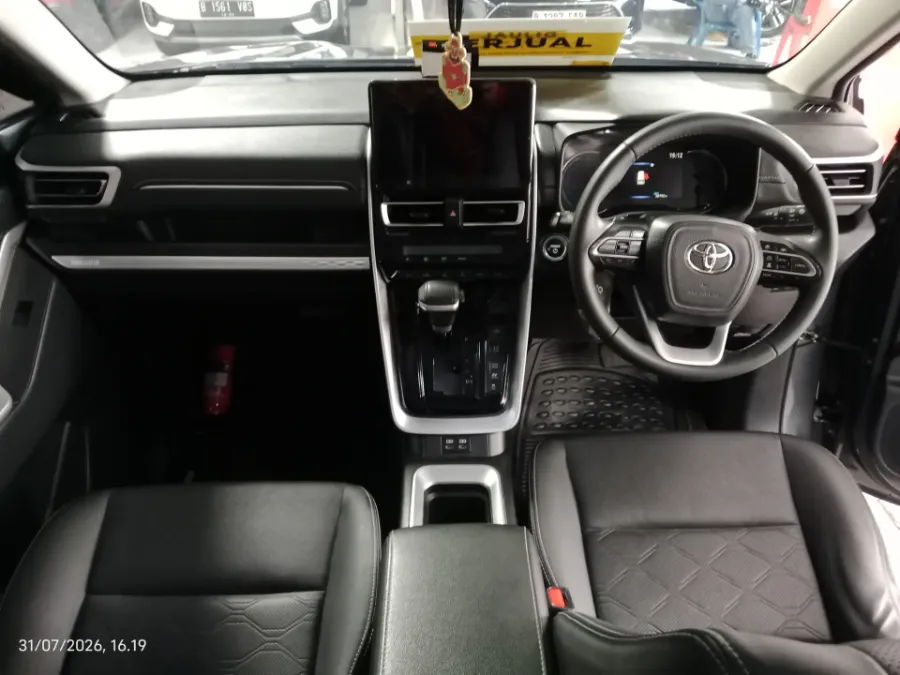 Foto Mobil Bekas Dashboard Toyota Kijang Innova 2.0 Zenix Q HV CVT TSS Modellista tahun 2022