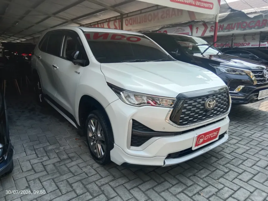 Foto Mobil Bekas Kanan Depan Toyota Kijang Innova 2.0 Zenix Q HV CVT TSS Modellista tahun 2022