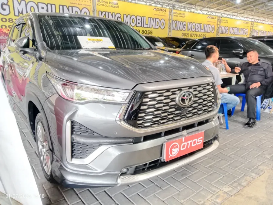 Foto Mobil Bekas Kanan Depan Toyota Kijang Innova 2.0 Zenix Q HV CVT TSS Modellista tahun 2022