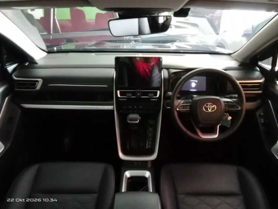 Foto Mobil Bekas Dashboard Toyota Kijang Innova 2.0 Zenix Q HV CVT TSS Modellista tahun 2023