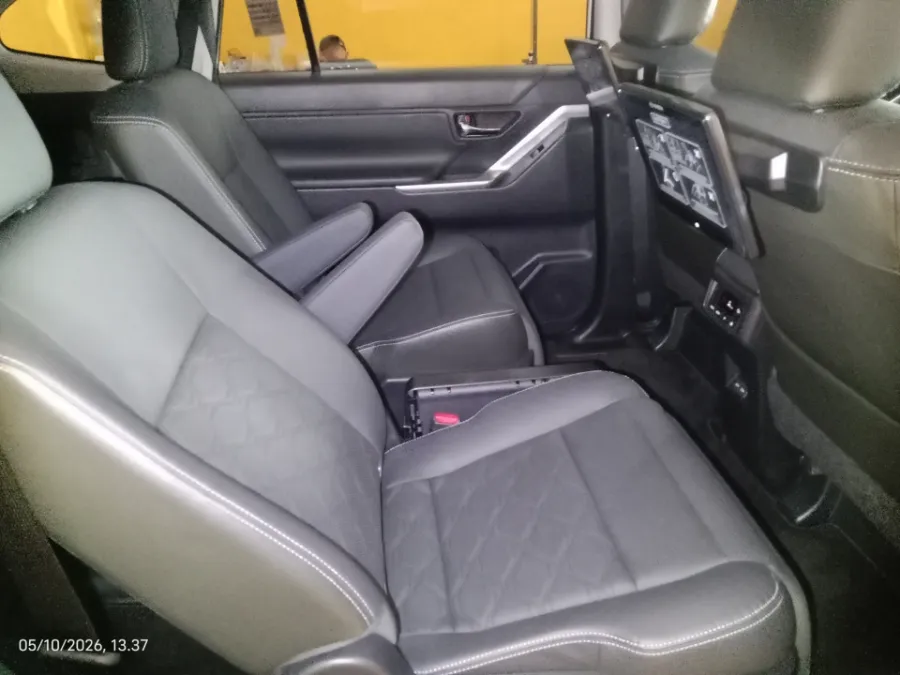 Foto Mobil Bekas Kabin Belakang Toyota Kijang Innova 2.0 Zenix Q HV CVT TSS Modellista tahun 2023