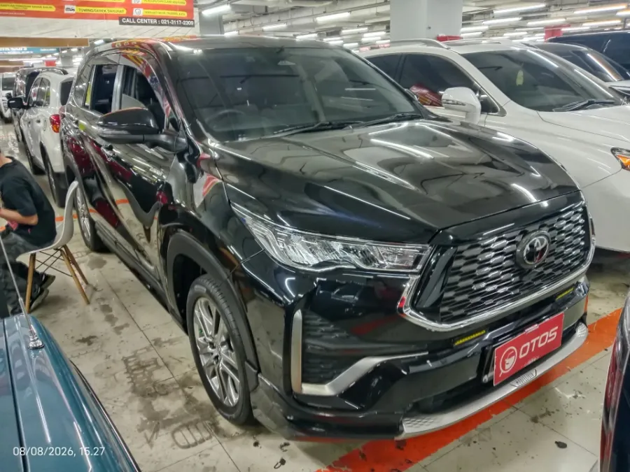 Foto Mobil Bekas Kanan Depan Toyota Kijang Innova 2.0 Zenix Q HV CVT TSS Modellista tahun 2023