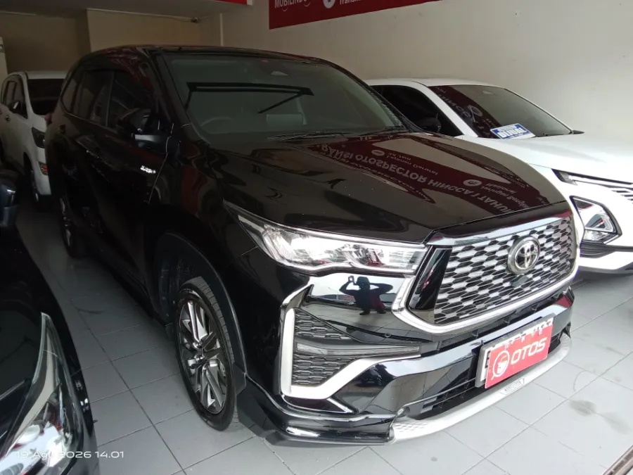 Foto Mobil Bekas Kanan Depan Toyota Kijang Innova 2.0 Zenix Q HV CVT TSS Modellista tahun 2023