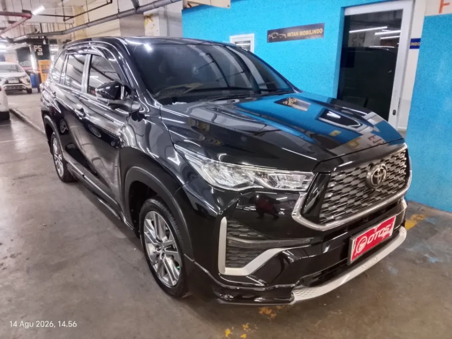 Foto Mobil Bekas Kanan Depan Toyota Kijang Innova 2.0 Zenix Q HV CVT TSS Modellista tahun 2023