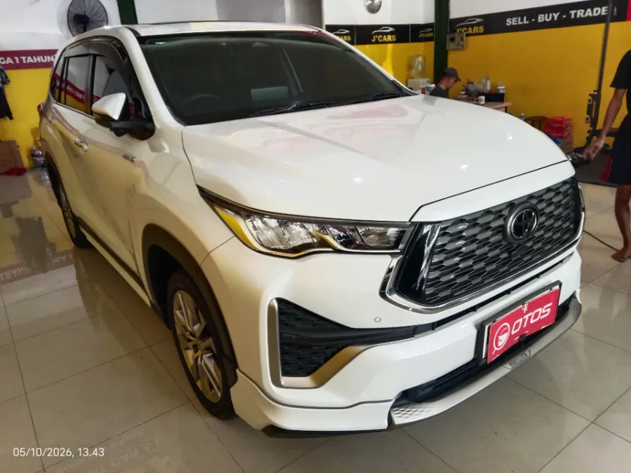 Foto Mobil Bekas Kanan Depan Toyota Kijang Innova 2.0 Zenix Q HV CVT TSS Modellista tahun 2023