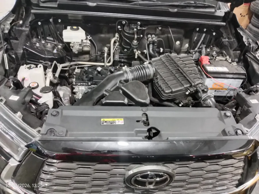 Foto Mobil Bekas Mesin Toyota Kijang Innova 2.0 Zenix Q HV CVT TSS Modellista tahun 2023