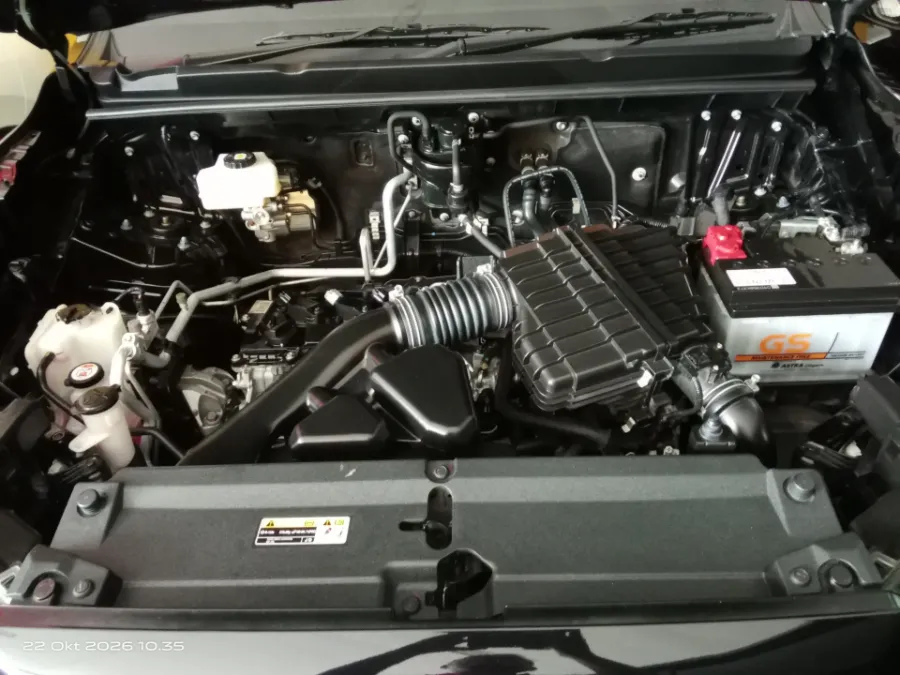 Foto Mobil Bekas Mesin Toyota Kijang Innova 2.0 Zenix Q HV CVT TSS Modellista tahun 2023