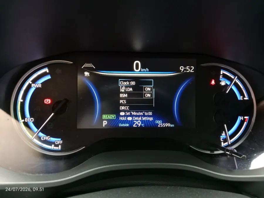 Foto Mobil Bekas Odometer Toyota Kijang Innova 2.0 Zenix Q HV CVT TSS Modellista tahun 2023