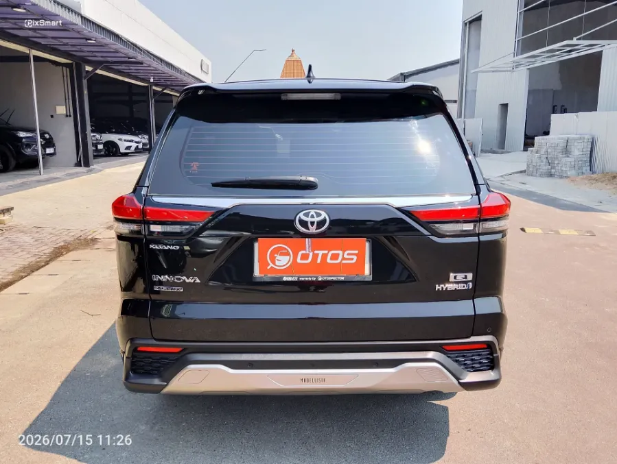 Foto Mobil Bekas Tampak Belakang Toyota Kijang Innova 2.0 Zenix Q HV CVT TSS Modellista tahun 2023