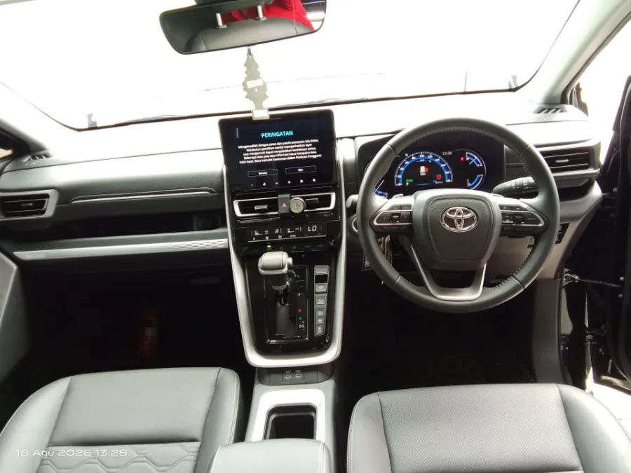 Foto Mobil Bekas Dashboard Toyota Kijang Innova 2.0 Zenix Q HV CVT TSS Modellista tahun 2024