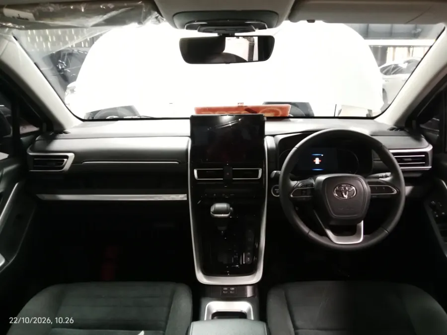 Foto Mobil Bekas Dashboard Toyota Kijang Innova 2.0 Zenix Q HV CVT TSS Modellista tahun 2024