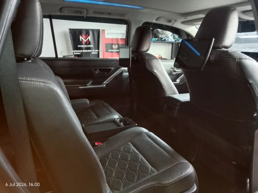 Foto Mobil Bekas Kabin Belakang Toyota Kijang Innova 2.0 Zenix Q HV CVT TSS Modellista tahun 2024