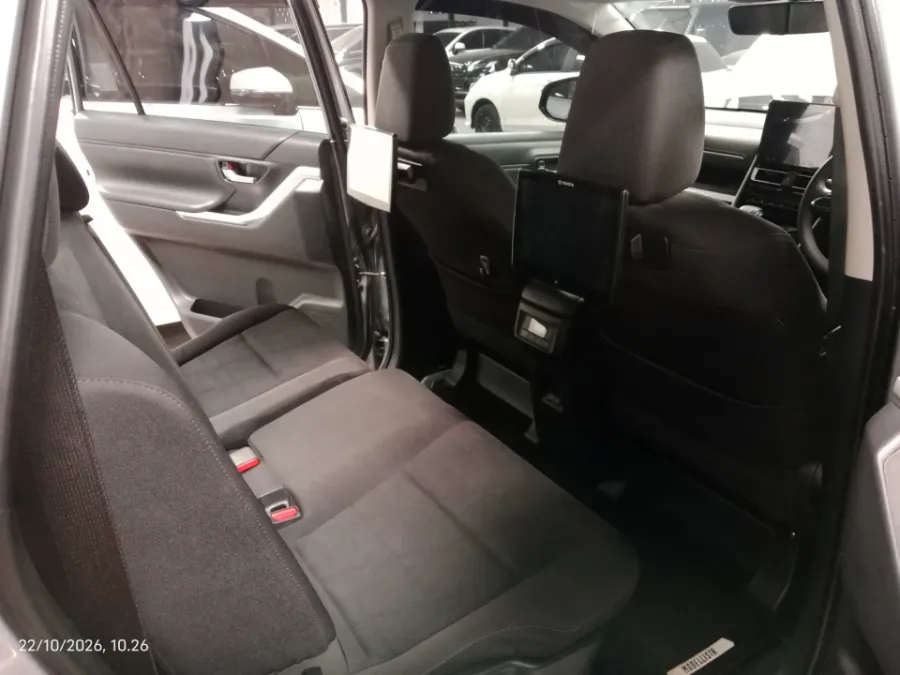 Foto Mobil Bekas Kabin Belakang Toyota Kijang Innova 2.0 Zenix Q HV CVT TSS Modellista tahun 2024