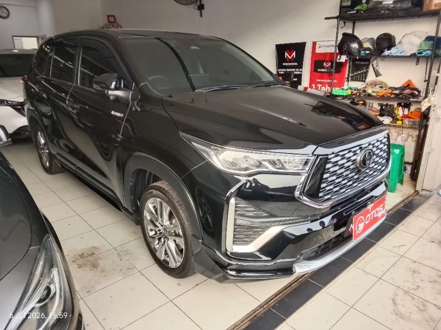 Foto Mobil Bekas Kanan Depan Toyota Kijang Innova 2.0 Zenix Q HV CVT TSS Modellista tahun 2024
