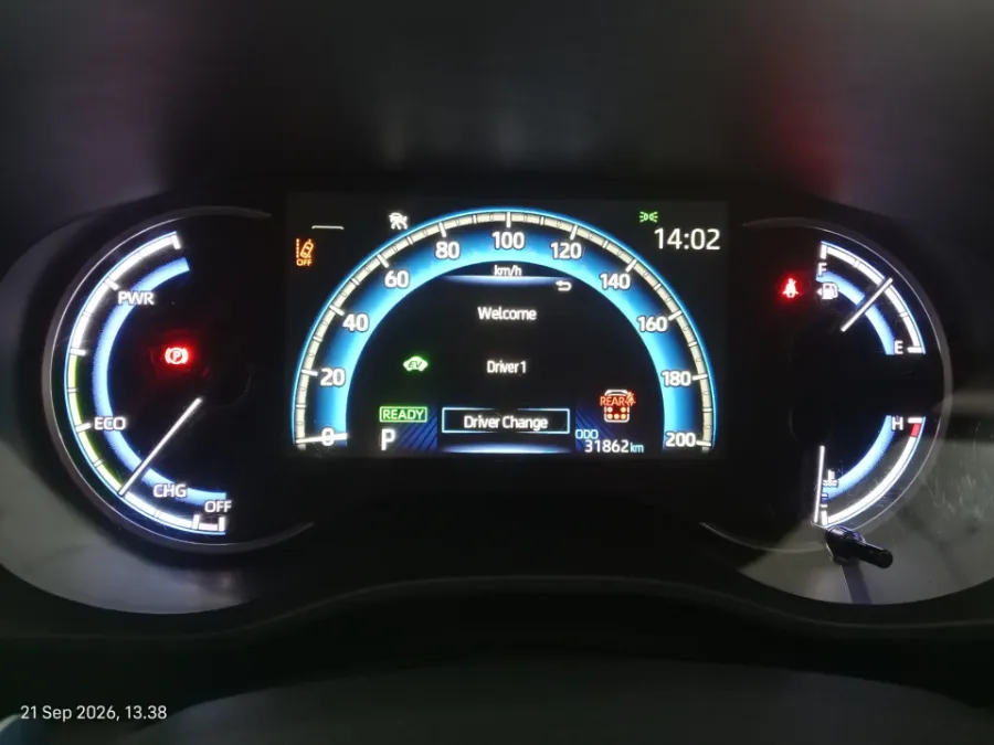 Foto Mobil Bekas Odometer Toyota Kijang Innova 2.0 Zenix Q HV CVT TSS Modellista tahun 2024