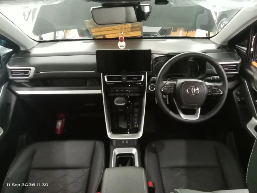 Foto Mobil Bekas Dashboard Toyota Kijang Innova 2.0 Zenix Q HV CVT TSS Modellista tahun 2025