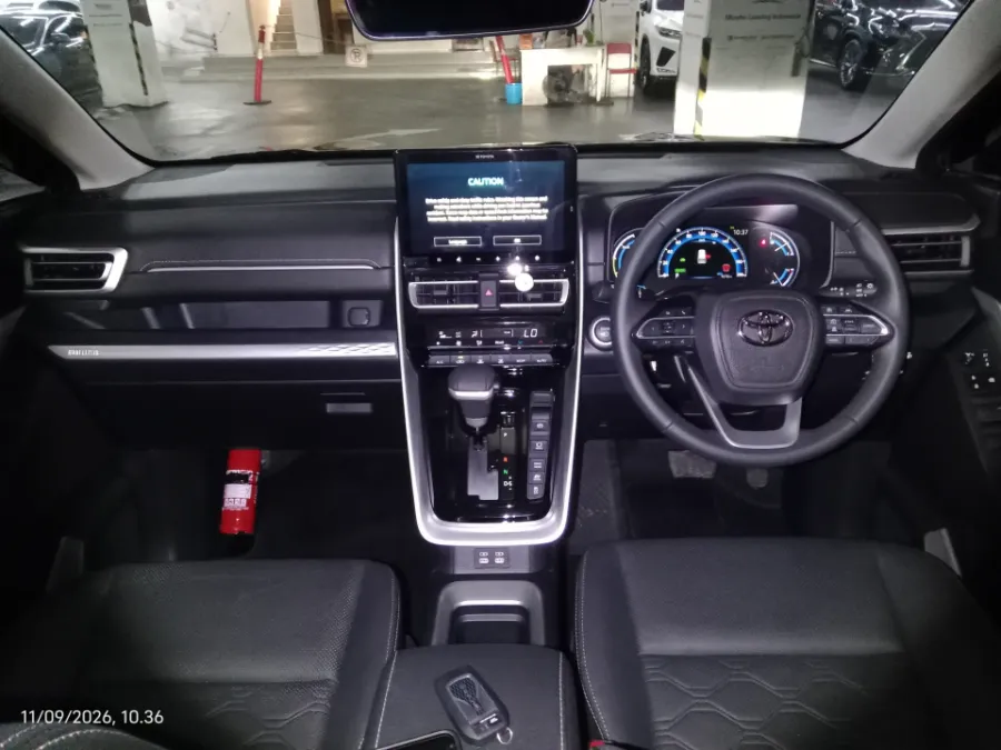 Foto Mobil Bekas Dashboard Toyota Kijang Innova 2.0 Zenix Q HV CVT TSS Modellista tahun 2025