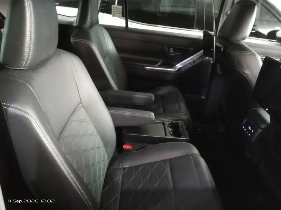 Foto Mobil Bekas Kabin Belakang Toyota Kijang Innova 2.0 Zenix Q HV CVT TSS Modellista tahun 2025