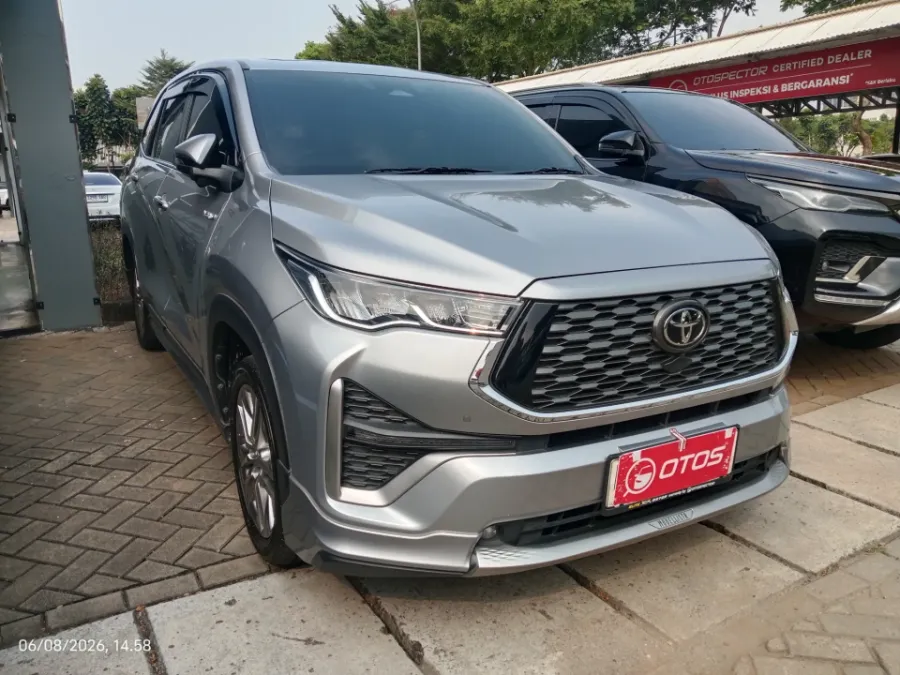 Foto Mobil Bekas Kanan Depan Toyota Kijang Innova 2.0 Zenix Q HV CVT TSS Modellista tahun 2025