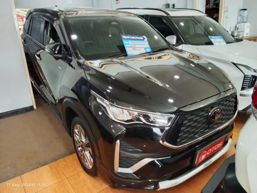 Foto Mobil Bekas Kanan Depan Toyota Kijang Innova 2.0 Zenix Q HV CVT TSS Modellista tahun 2025