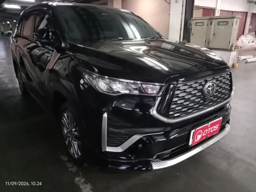 Foto Mobil Bekas Kanan Depan Toyota Kijang Innova 2.0 Zenix Q HV CVT TSS Modellista tahun 2025