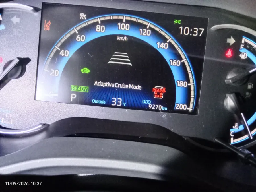 Foto Mobil Bekas Odometer Toyota Kijang Innova 2.0 Zenix Q HV CVT TSS Modellista tahun 2025