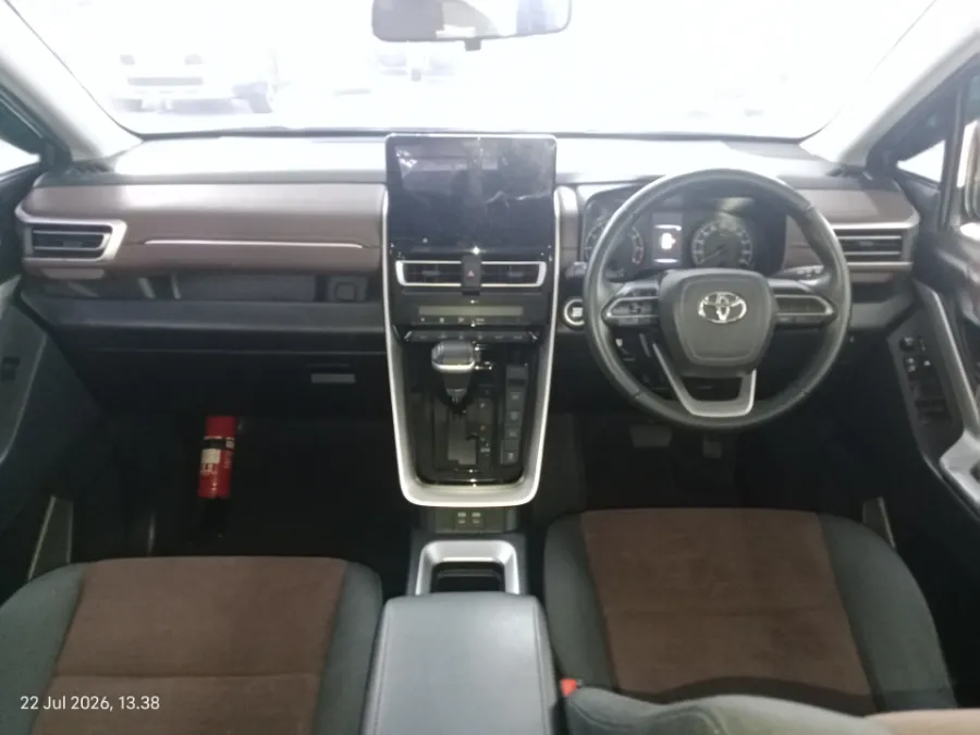 Foto Mobil Bekas Dashboard Toyota Kijang Innova 2.0 Zenix V CVT tahun 2022